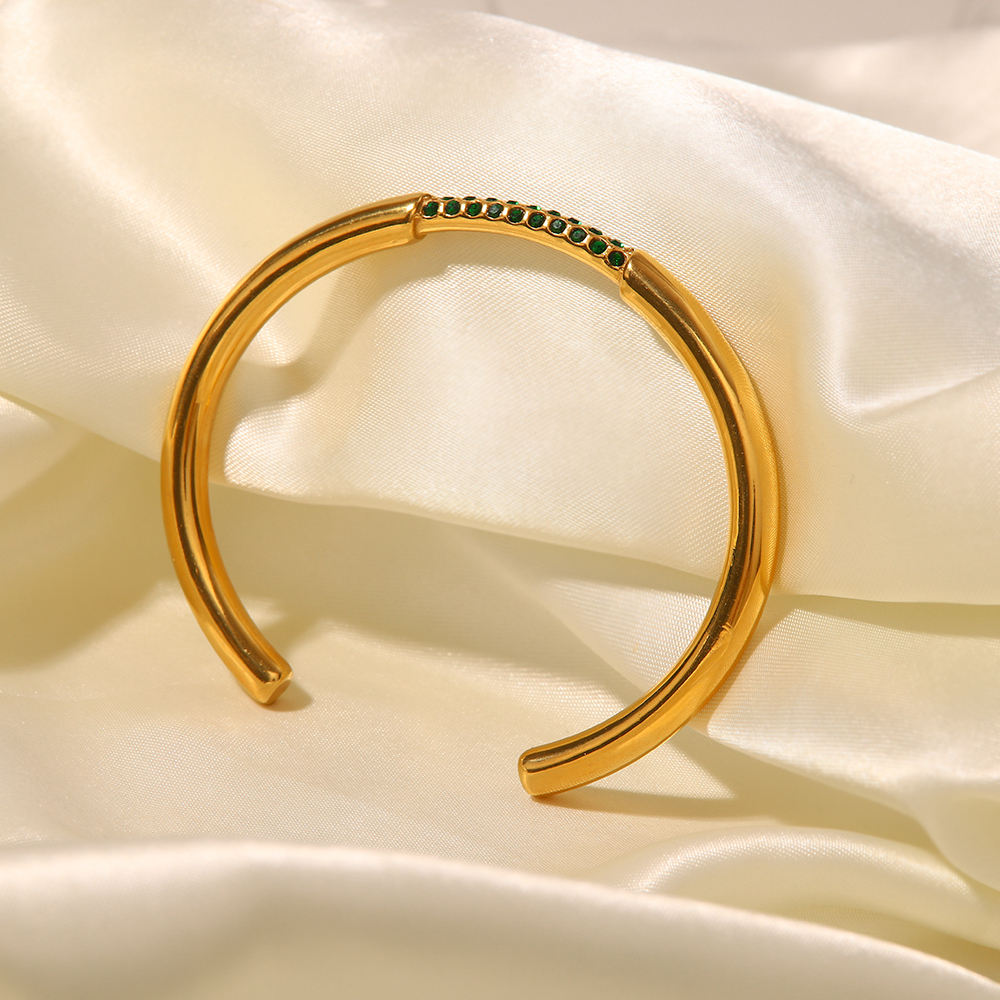 Elegant Emerald Bracelet