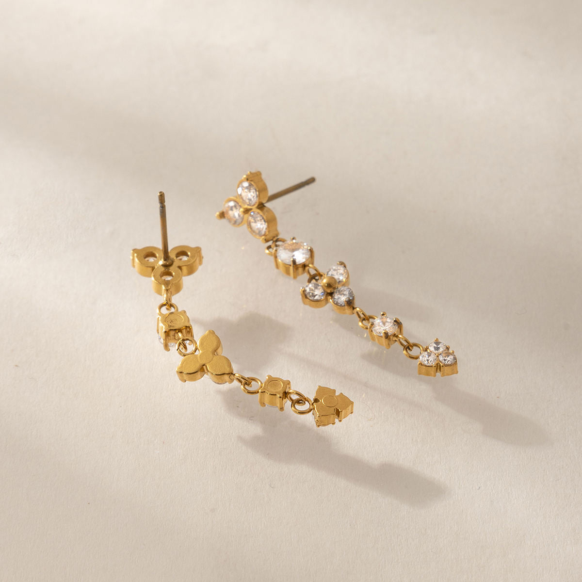 Aira Sparkle Dangling Earring