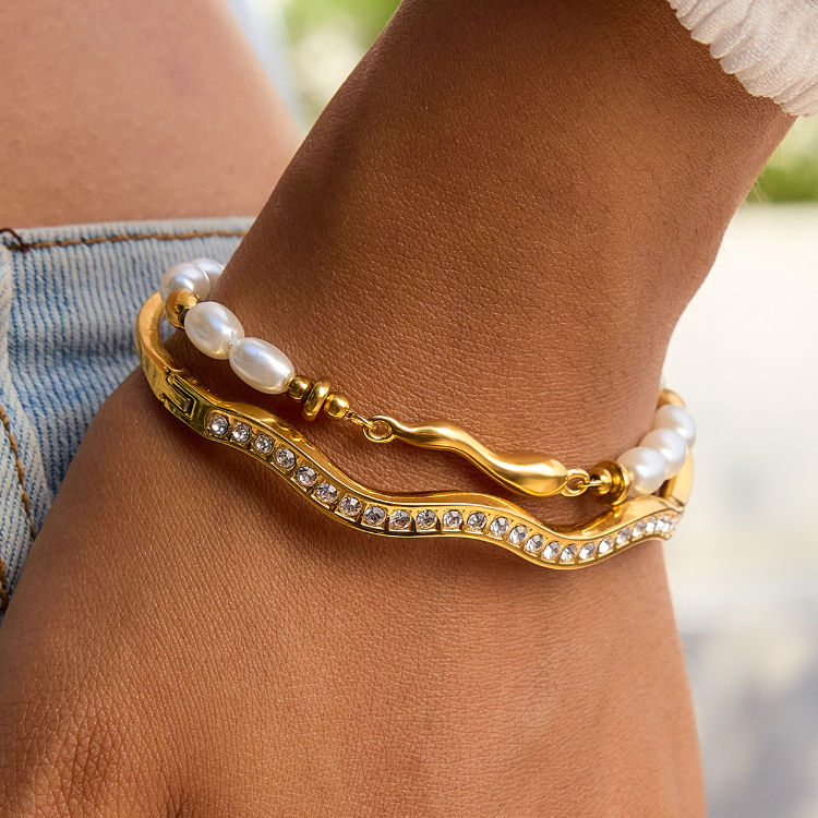 Buy gold-plated wavy bangle bracelet