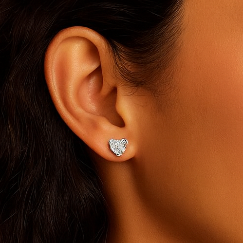 Womenâs pearl studs
