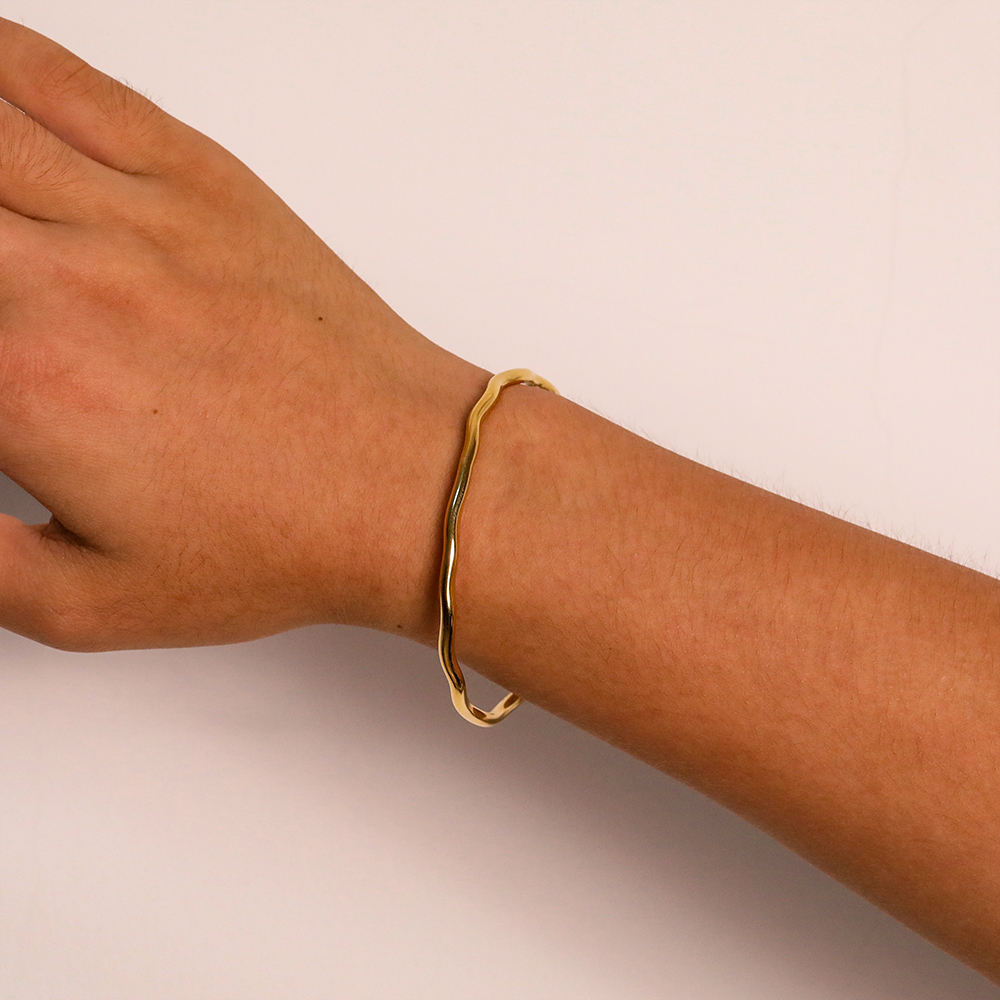 Dainty Wavy Bangle