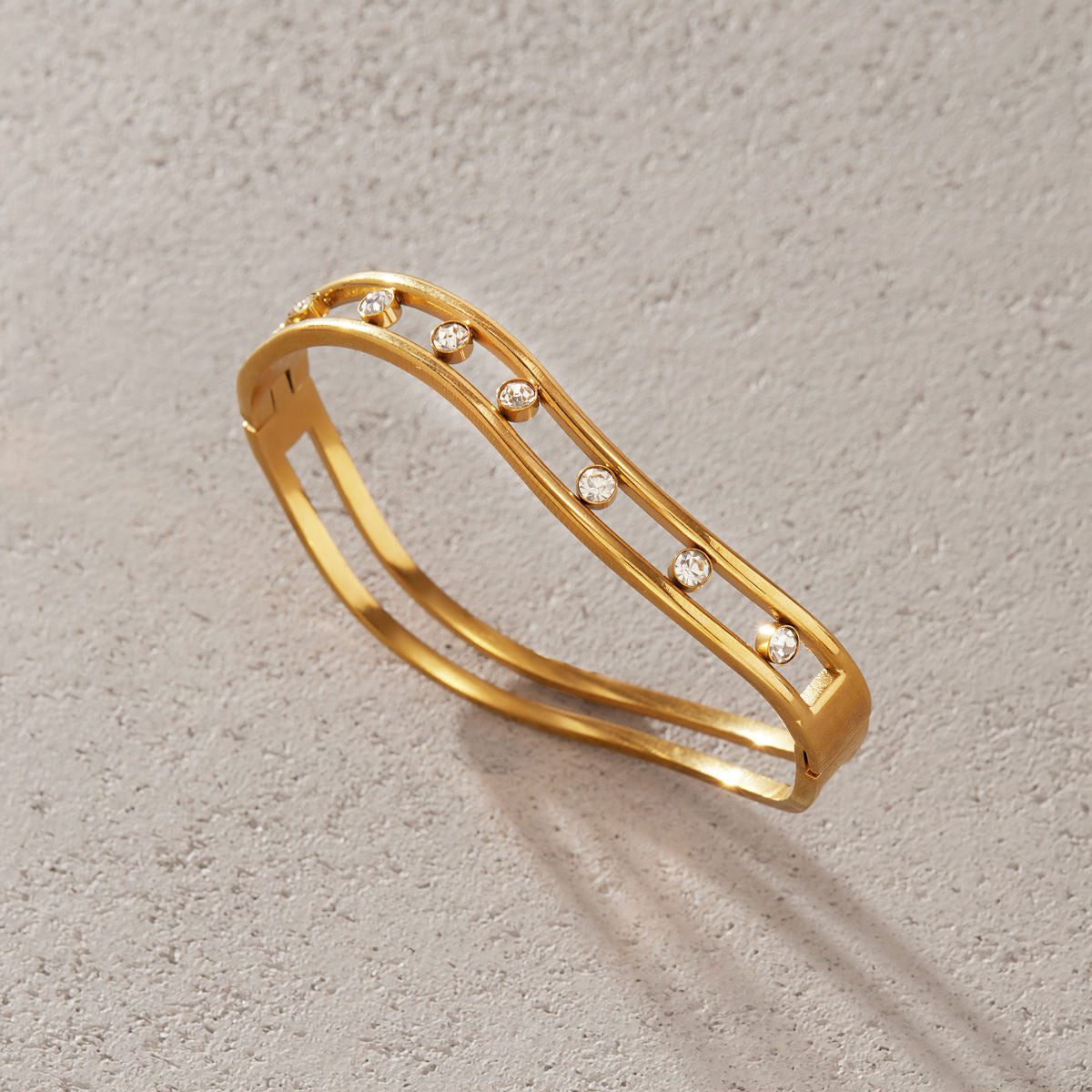Wavy Lumina Kada Bangle