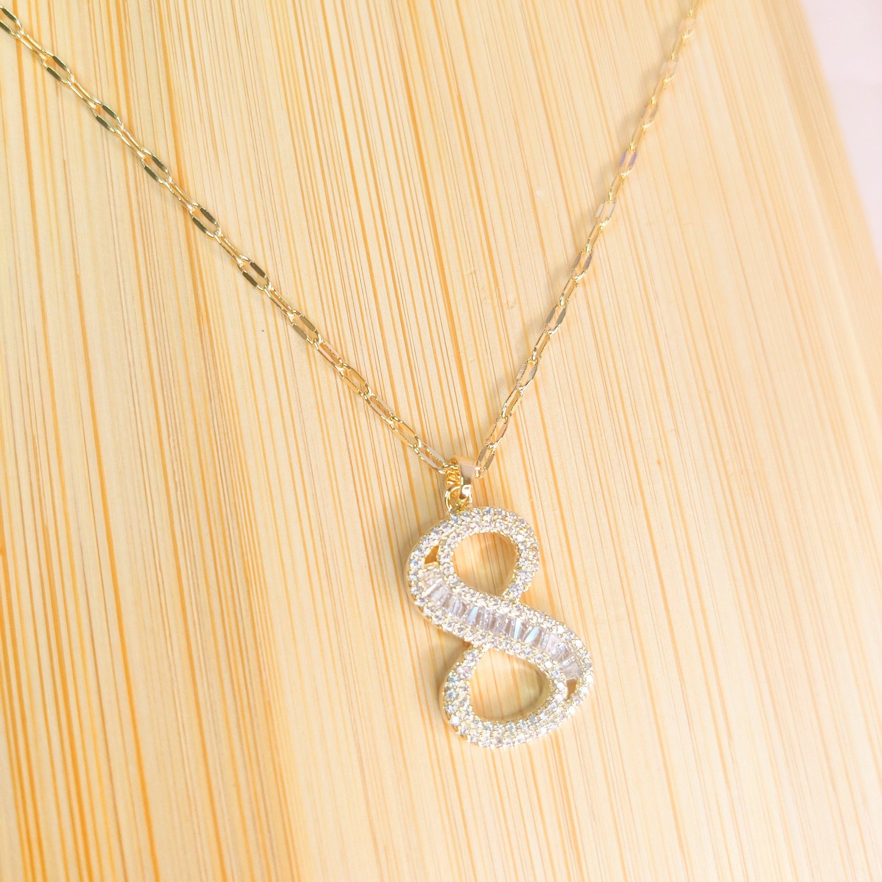8 Shaped Pendant Necklace