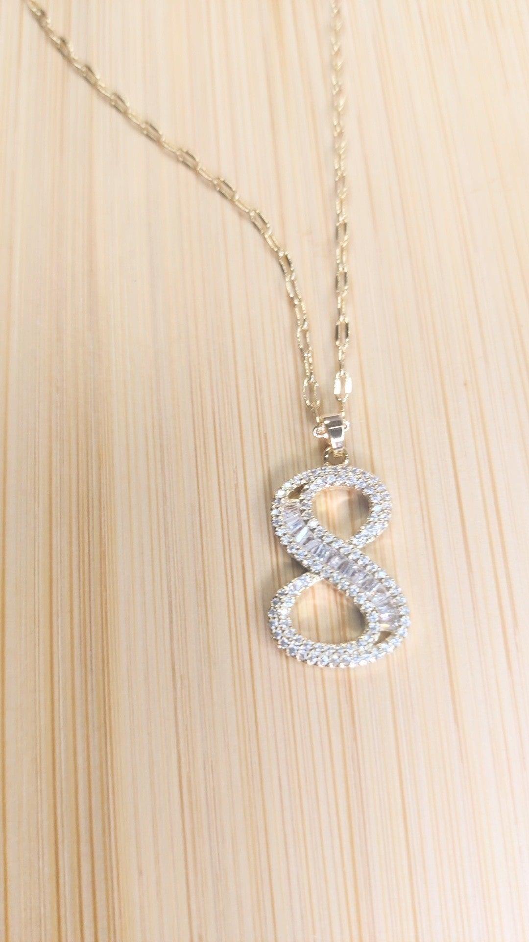 8 Shaped Pendent Necklace