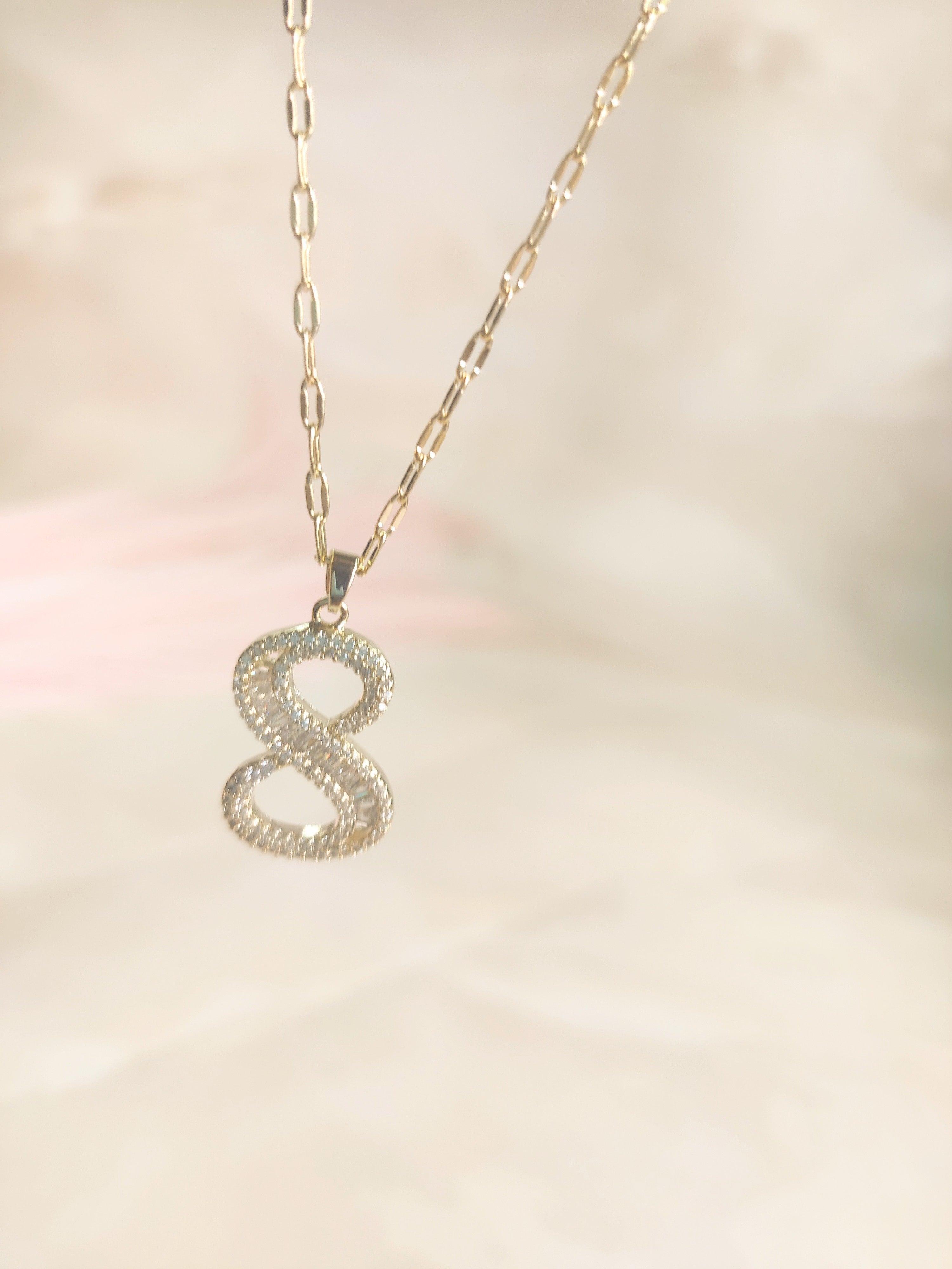 8 Shaped Pendent Necklace