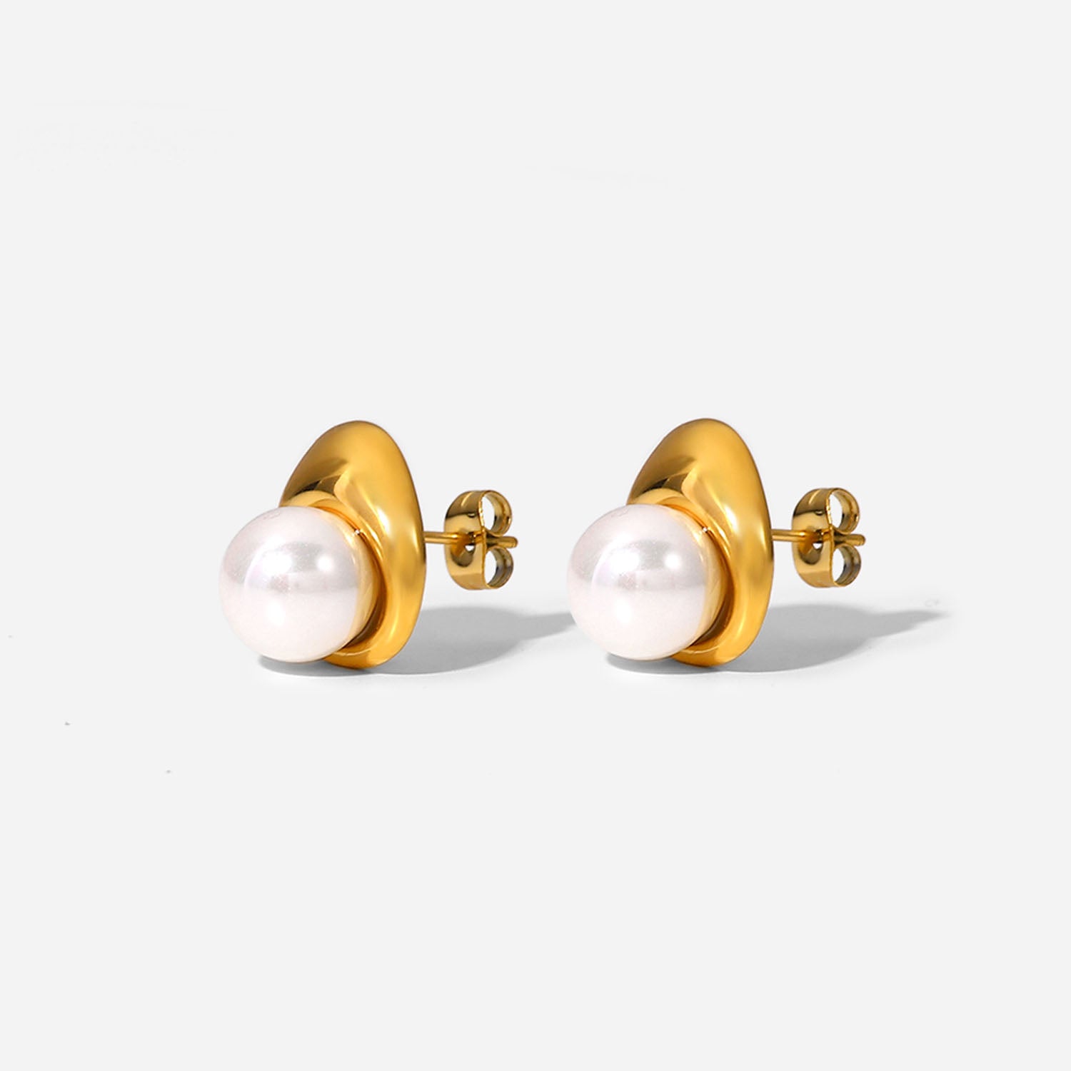 Elegant Round Pearl Earring