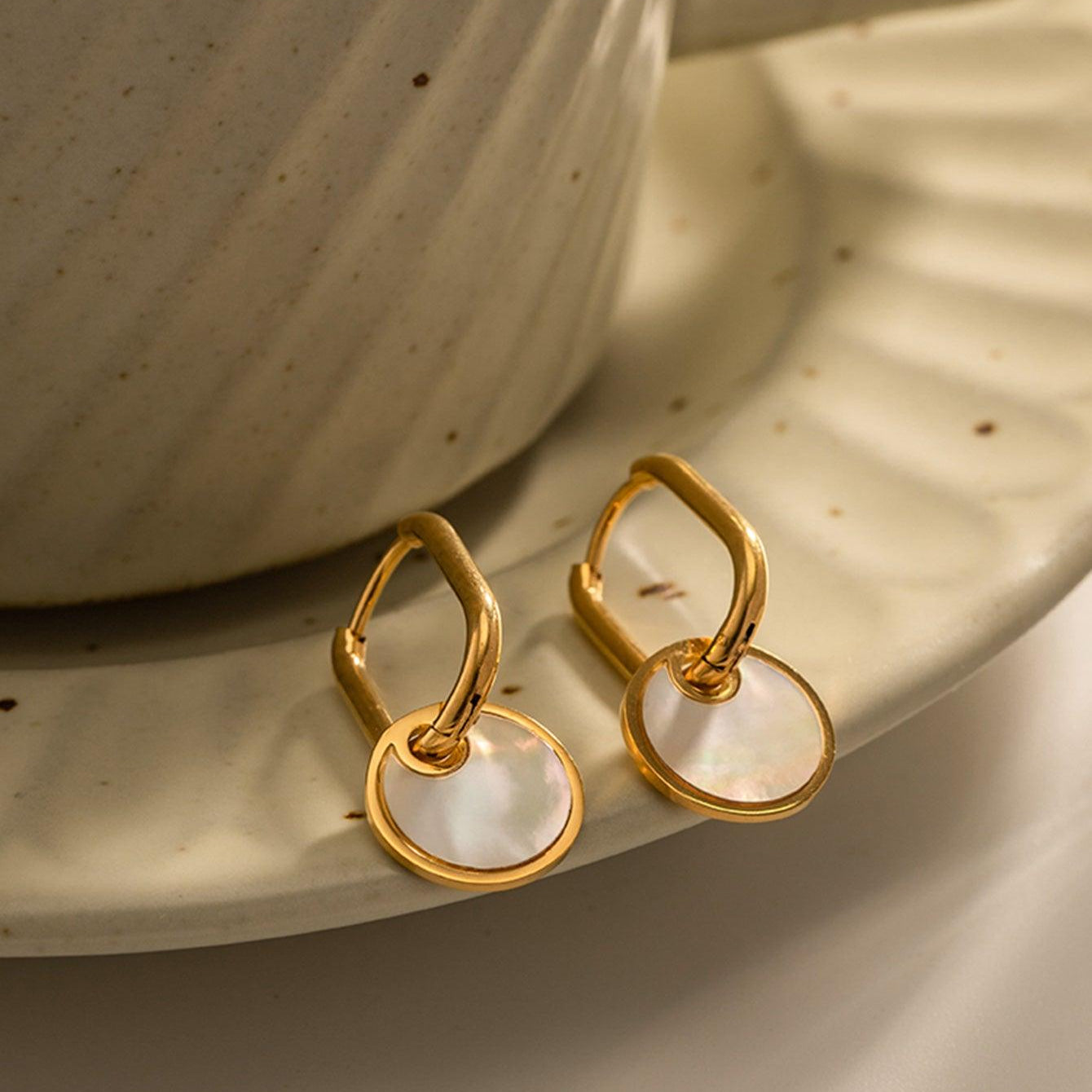Shell Round Hanging Hoop Earring