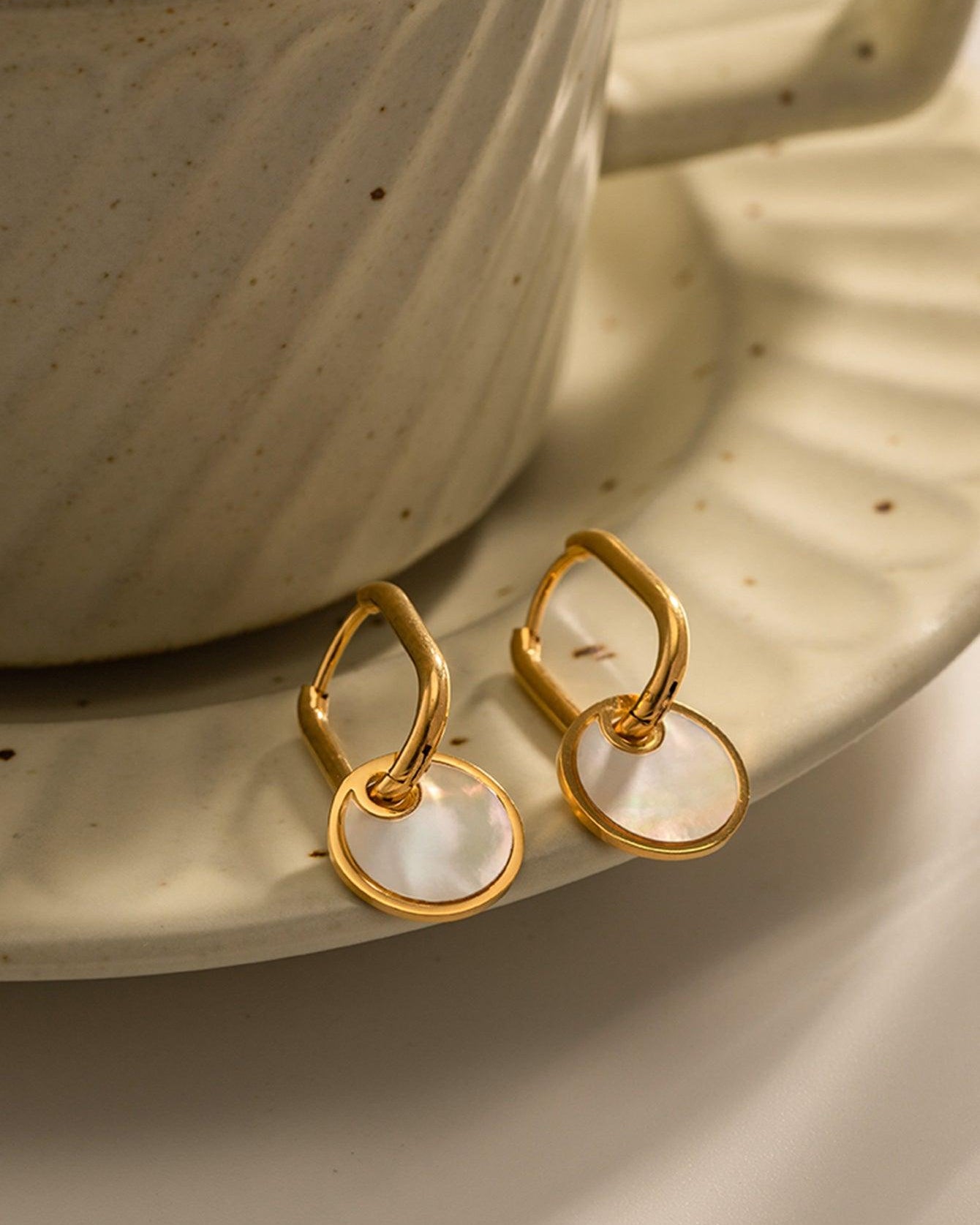 Shell Round Hanging Hoop Earring