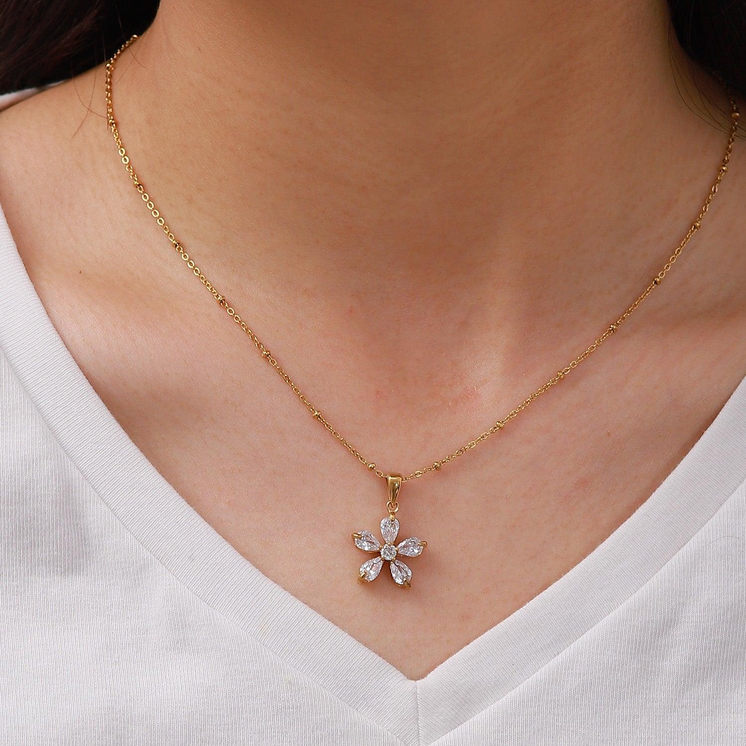 Sparkle Flower Necklace