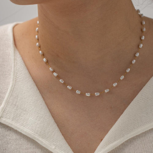 Retro Pearl Necklace