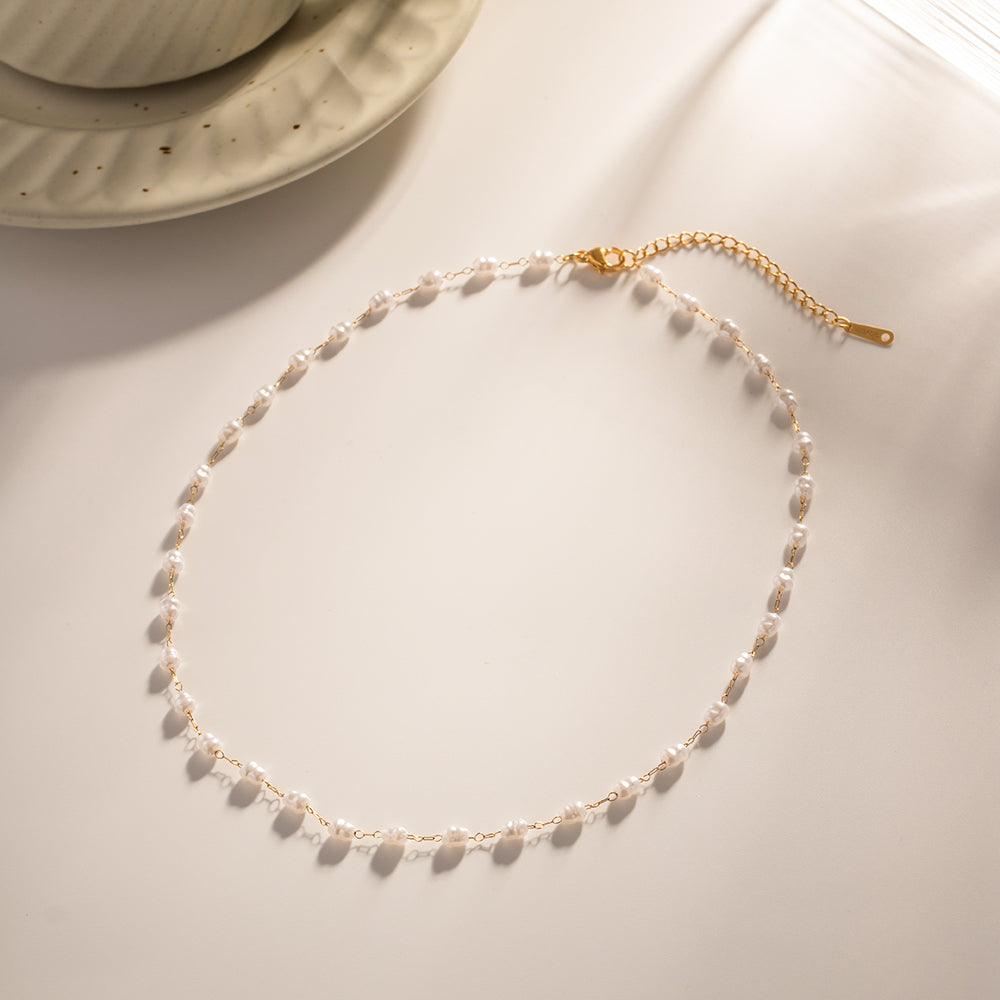 Retro Pearl Necklace