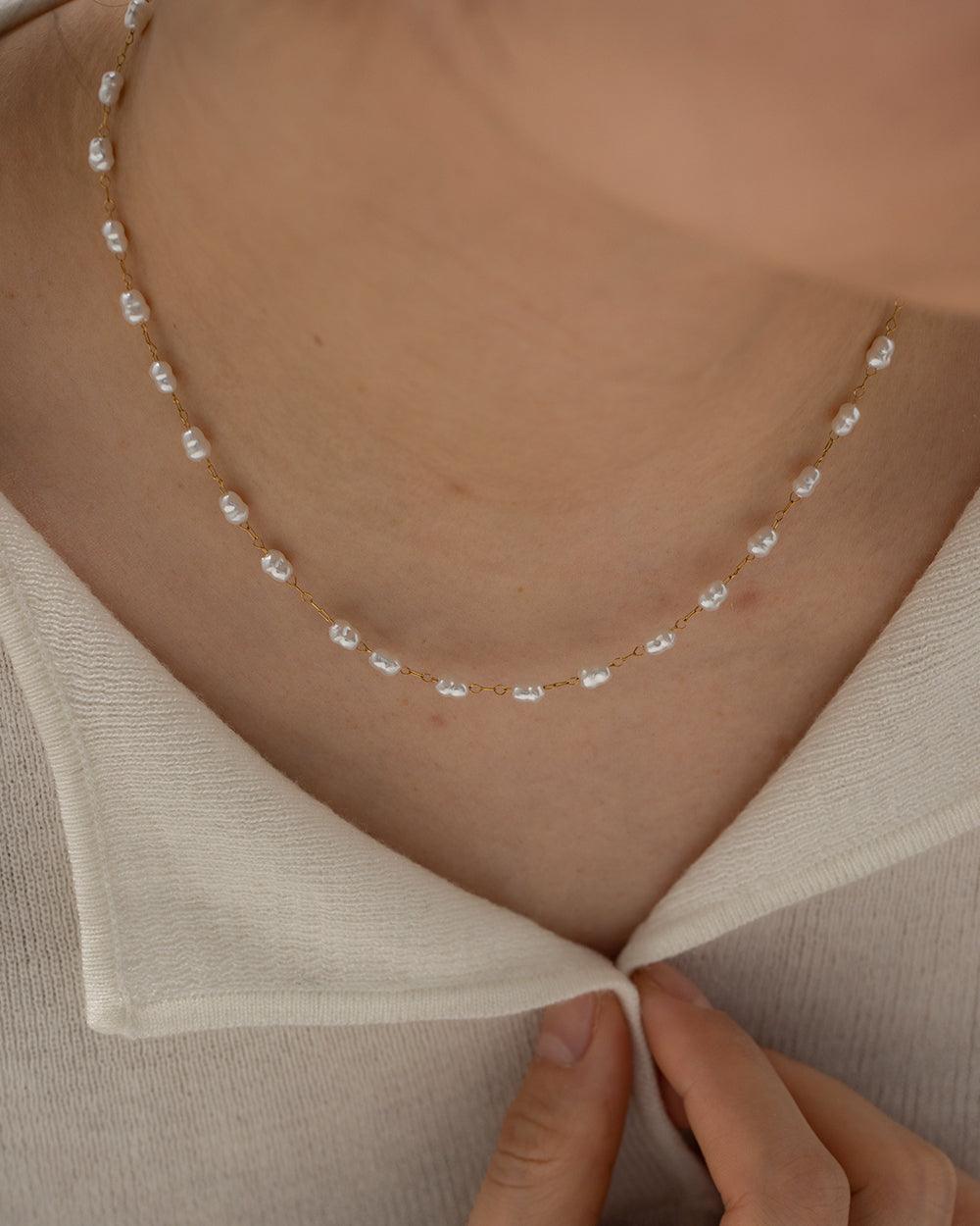 Retro Pearl Necklace