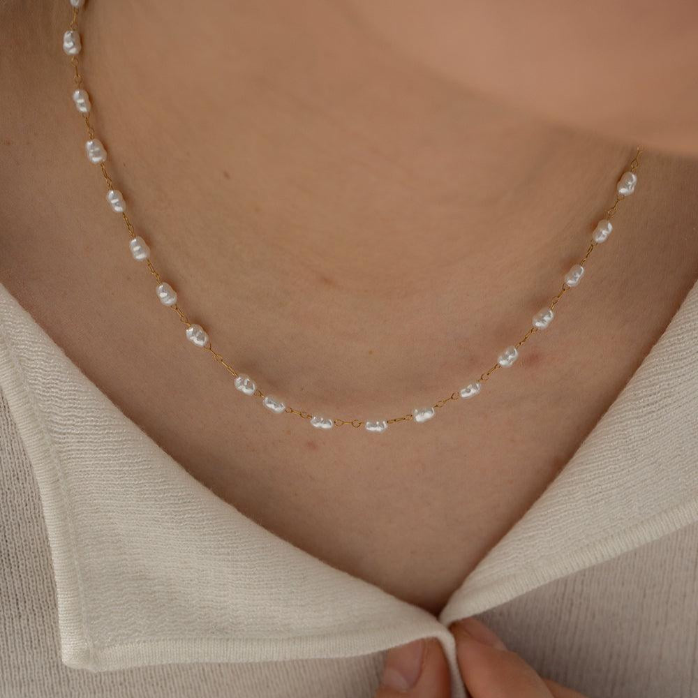 Retro Pearl Necklace