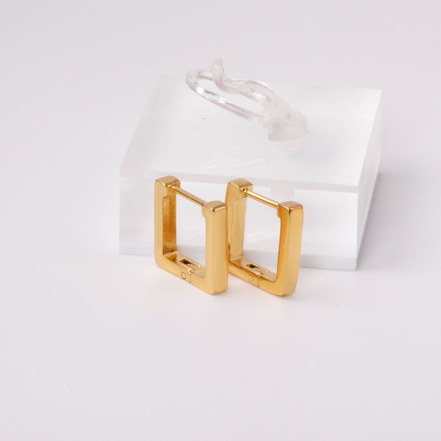 स्क्वायर हूप इयररिंग्स - सोना 