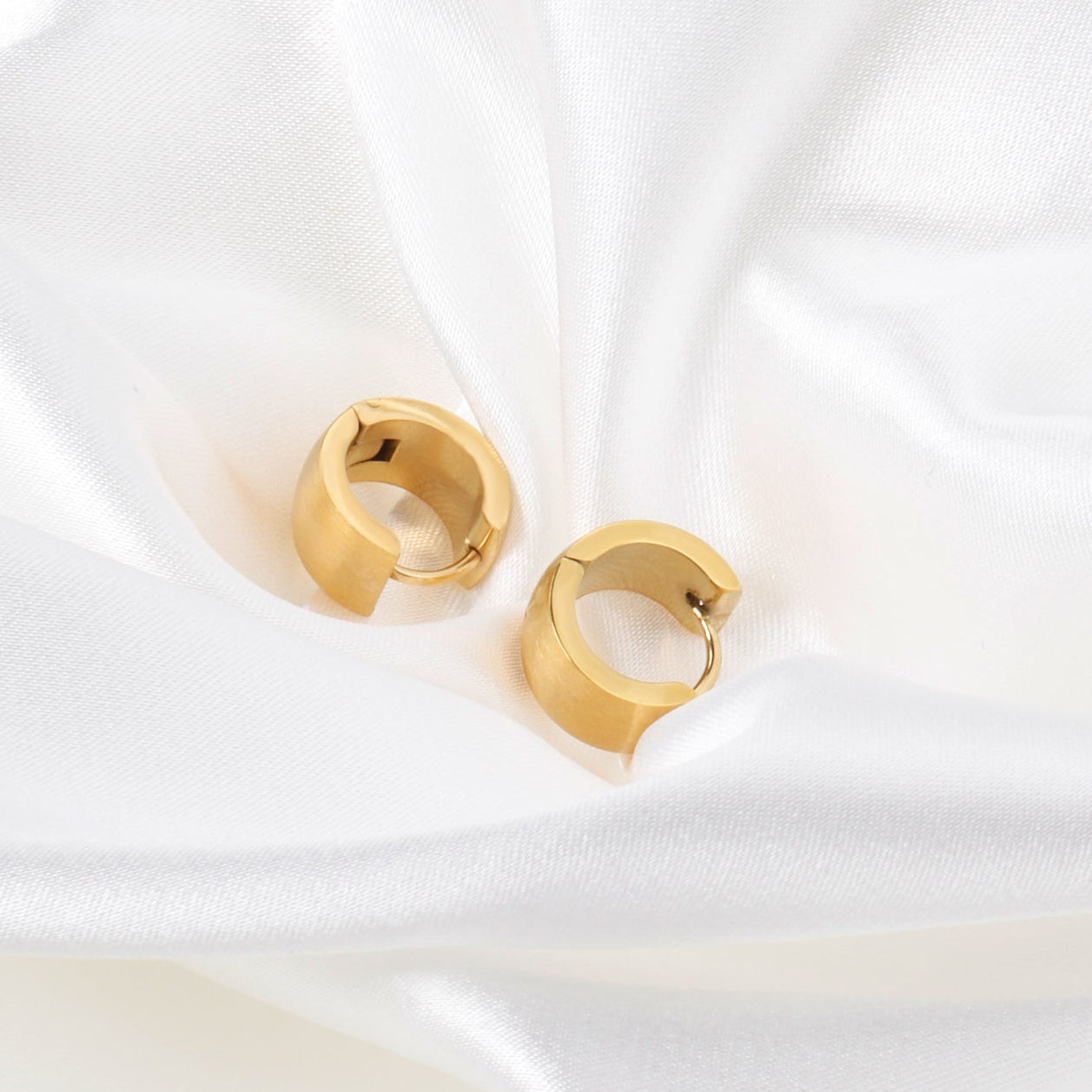 मोटी हूप बालियां - सोना