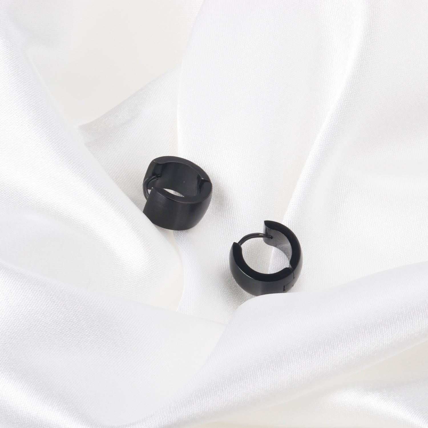 Matt Hoop Earring - Black