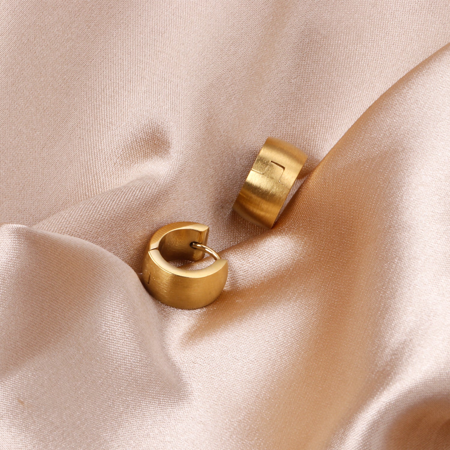 मोटी हूप बालियां - सोना