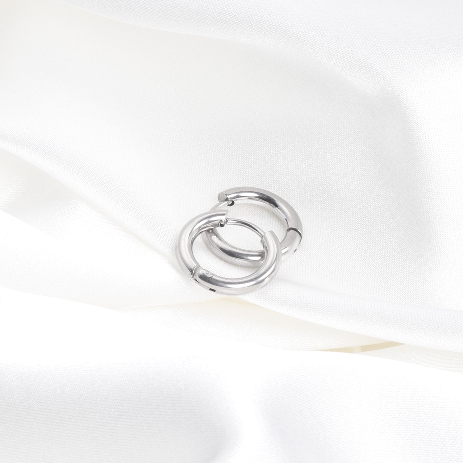 Petite Hoop Earring - 8 MM - S