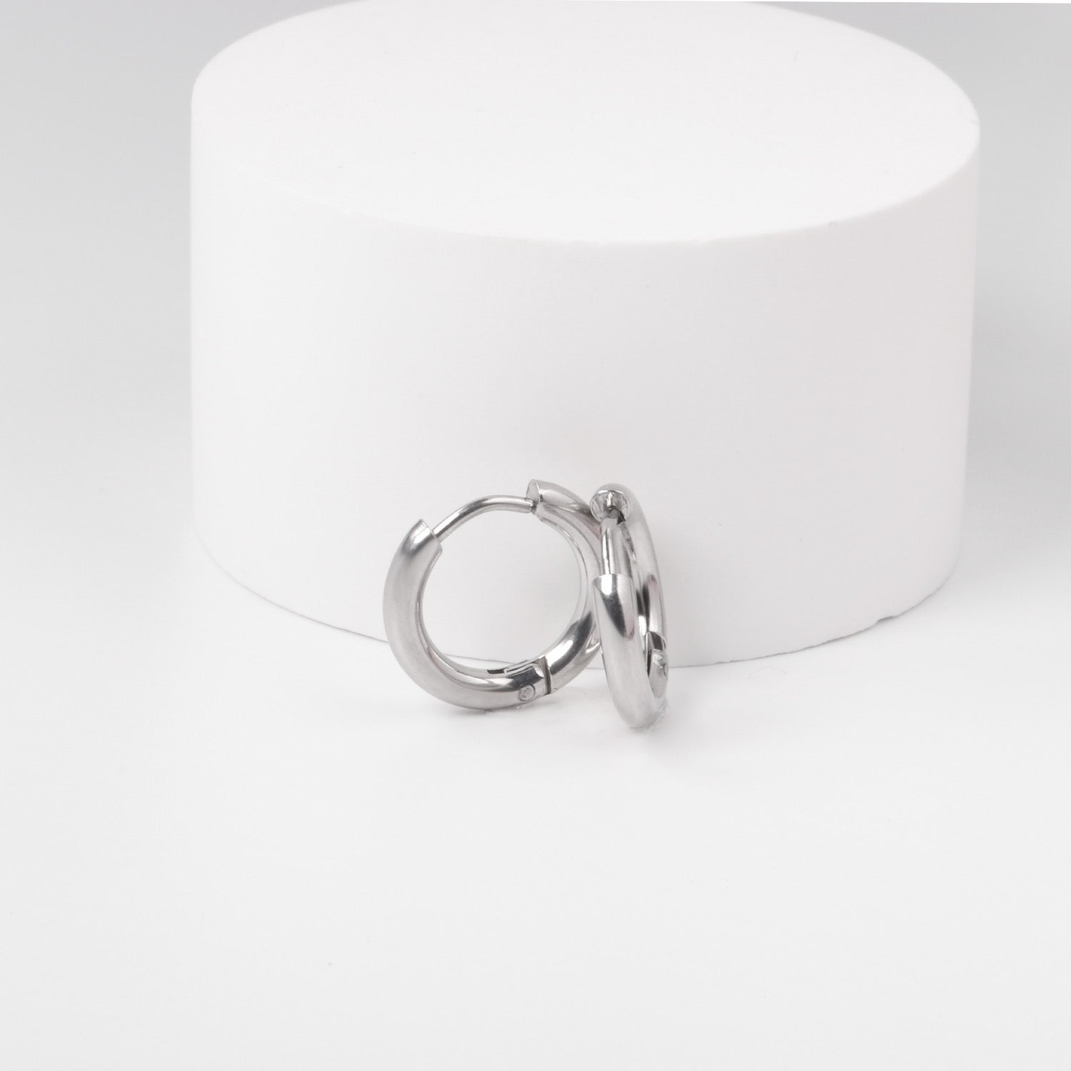 Petite Hoop Earring - 8 MM - S