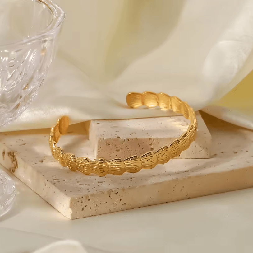 Seashell Kada Bangle