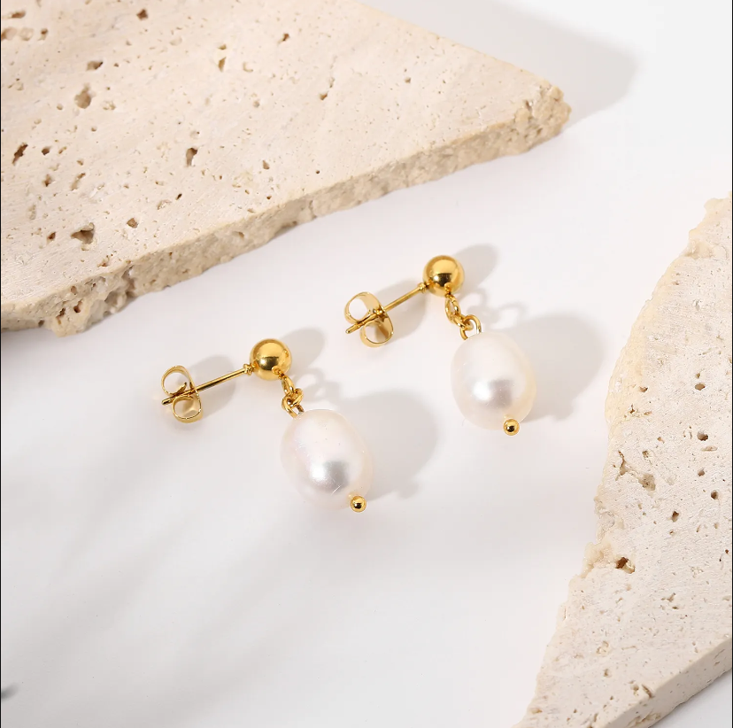 Orb Pearl Earring