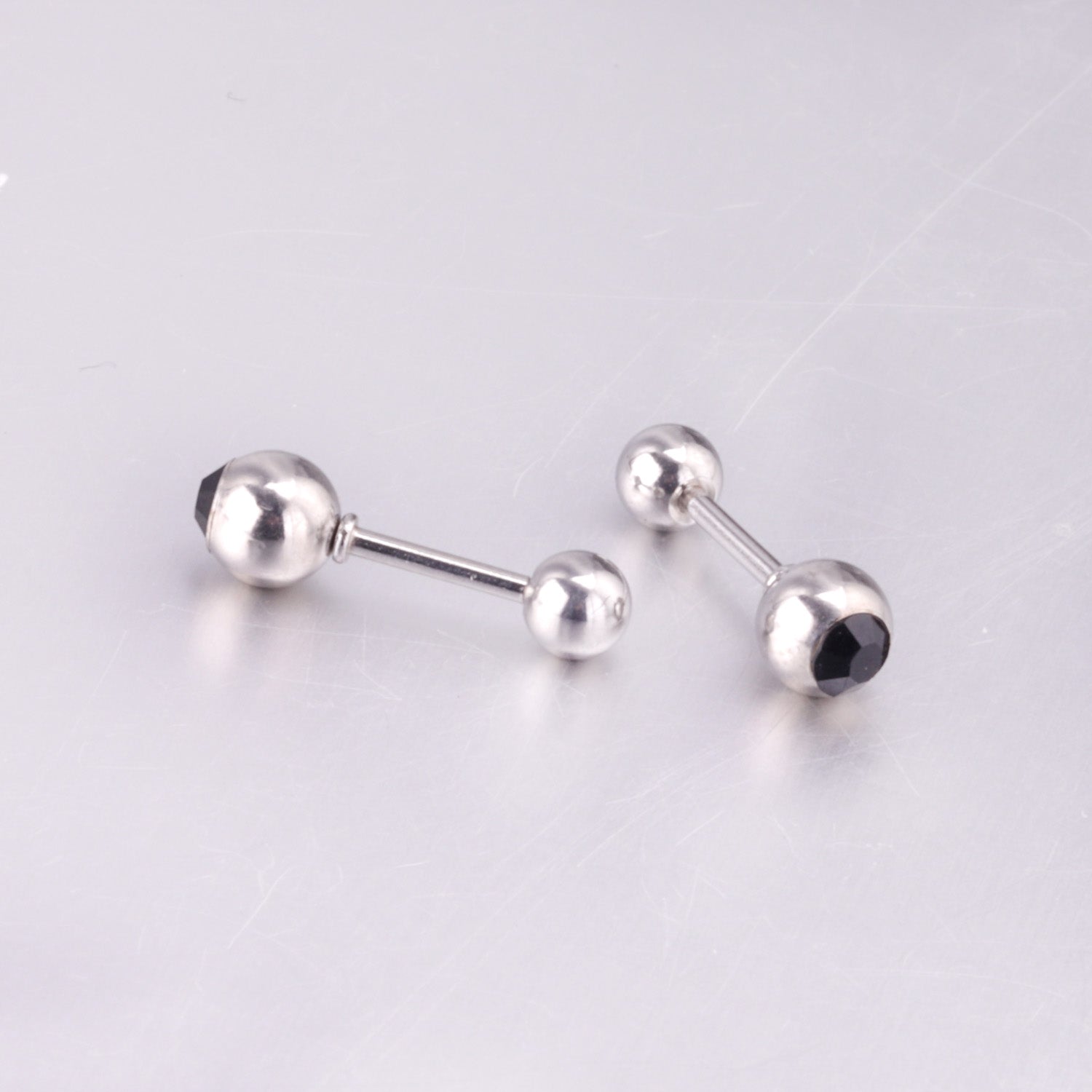 ओर्ब आई स्टड इयररिंग्स - सिल्वर