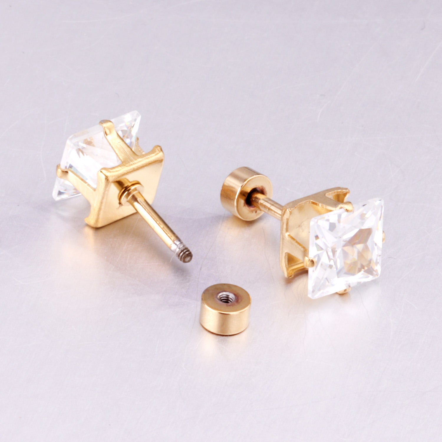 गोल्डन गोल स्टड इयररिंग - 4 MM