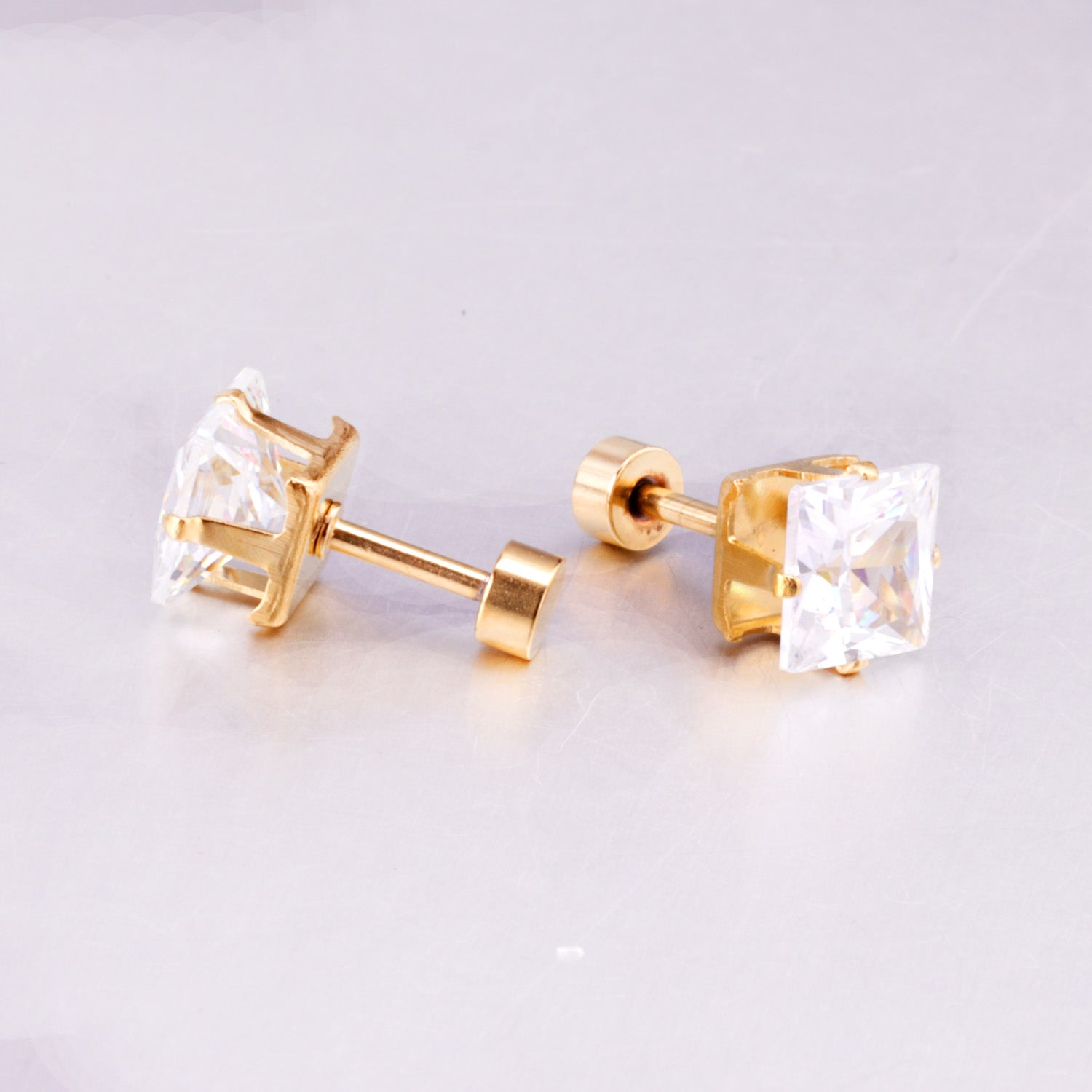 गोल्डन गोल स्टड इयररिंग - 4 MM