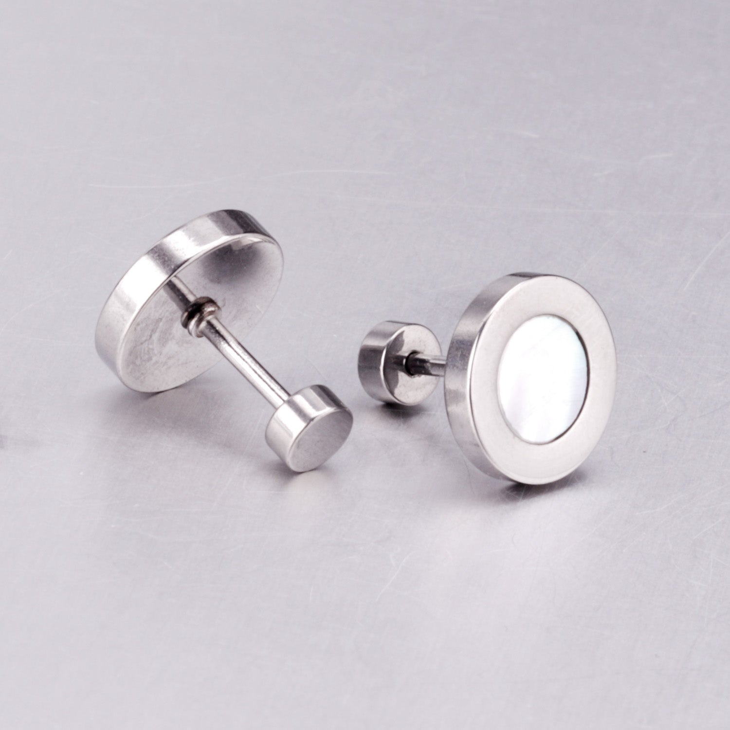 सिल्वर डिस्क ल्यूमिना स्टड इयररिंग्स