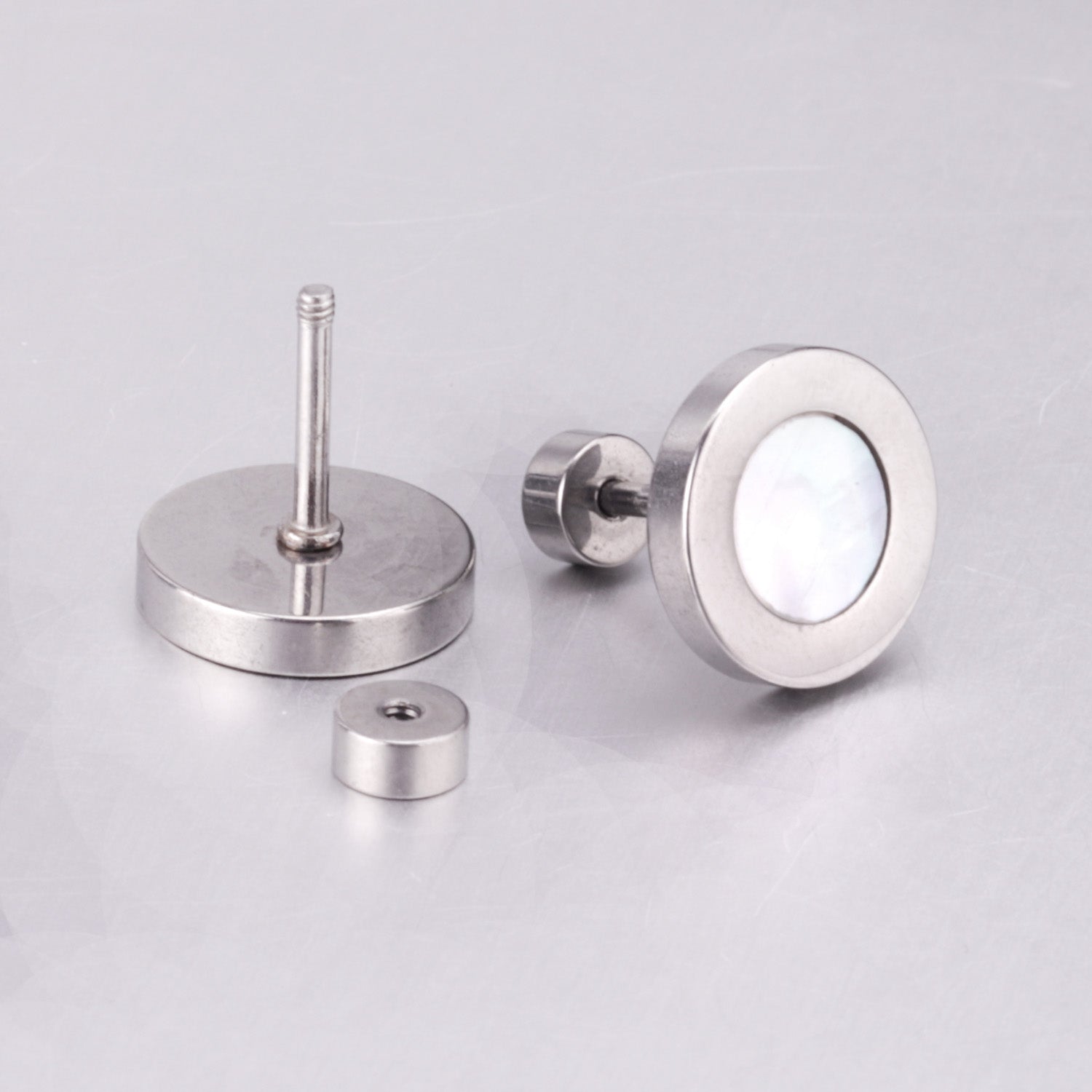 सिल्वर डिस्क ल्यूमिना स्टड इयररिंग्स